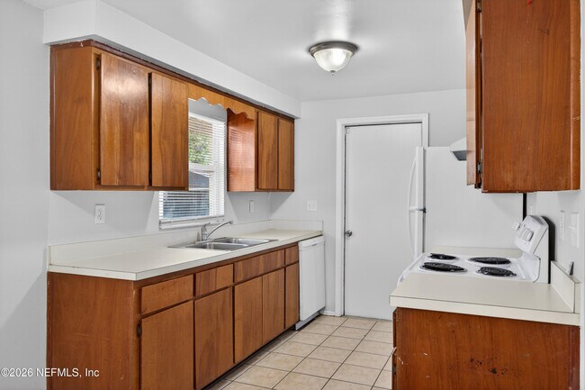 Building Photo - 1675 Mary Beth Dr