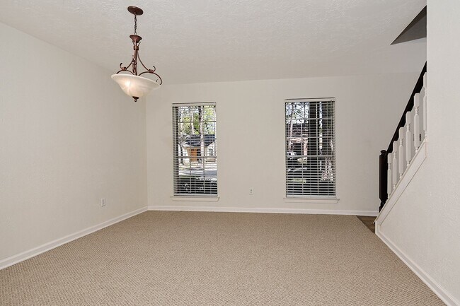 Building Photo - 35 Berryfrost Ln