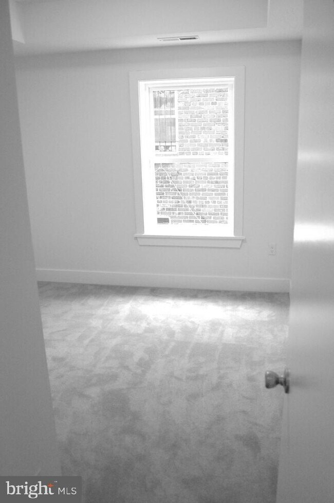 Building Photo - 919 Sheridan St NW