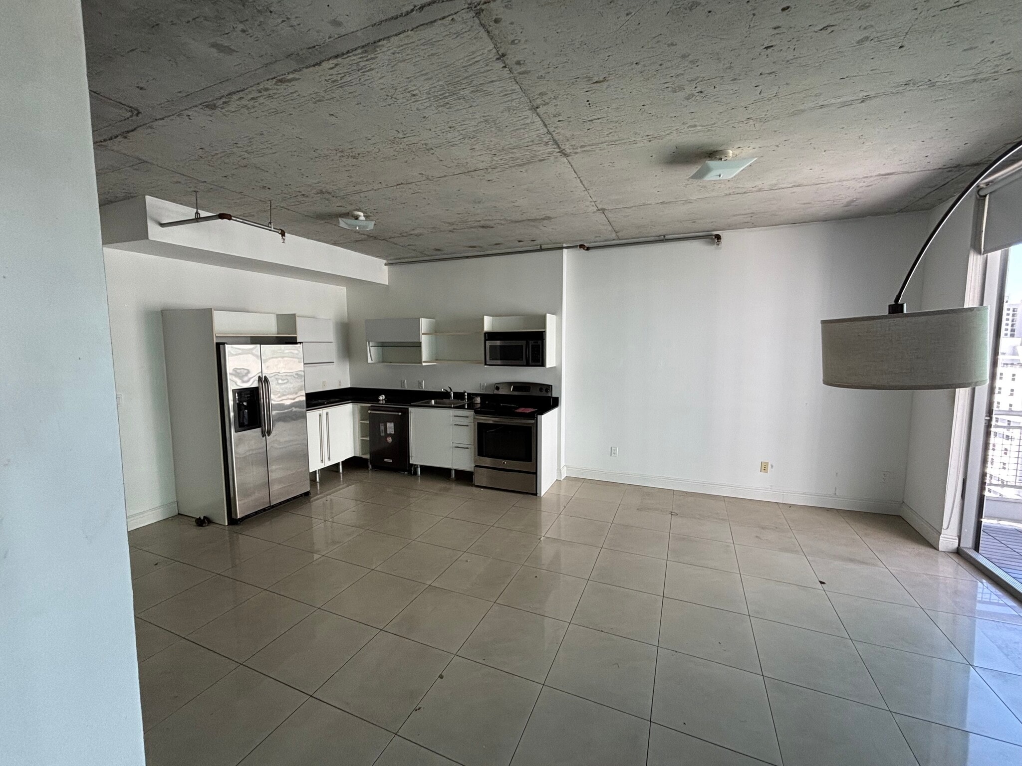 Building Photo - 690 SW 1st Ct