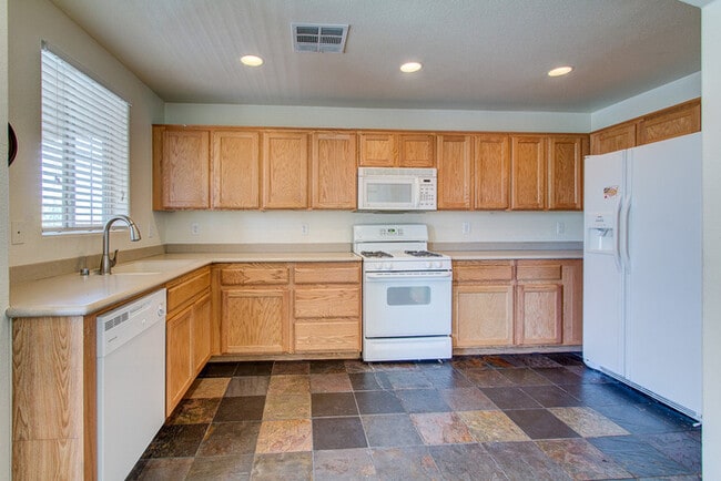 Building Photo - **$800 OFF MOVE IN BY 12/12/25**3-Story Home with Private Bathrooms and Strip View