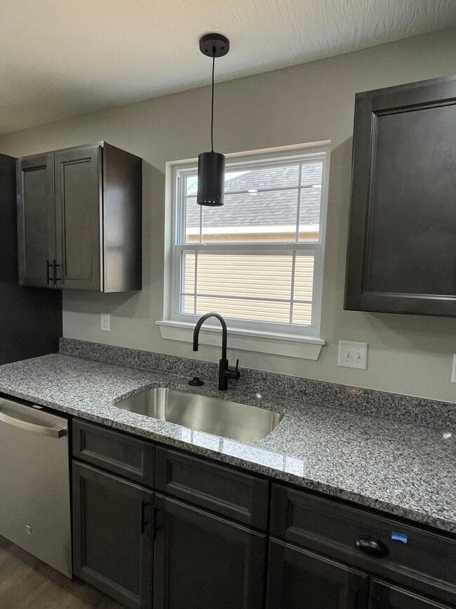 Building Photo - NEW CONSTRUCTION 3 Bed 2 Bath FOR RENT in Waynesville