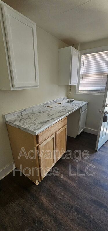 Building Photo - 1015 N Scott Ave