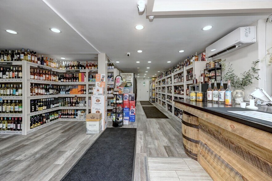 Building Photo - Old Towne Packy Liquor Stor, 17 Burlington Road