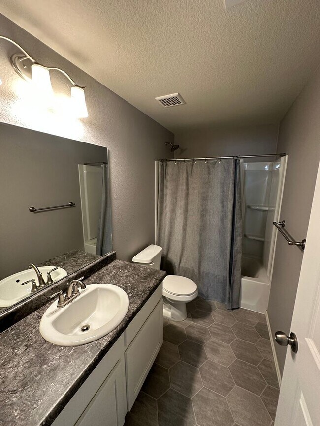 Building Photo - Beautiful 4bdrm Home In Severance