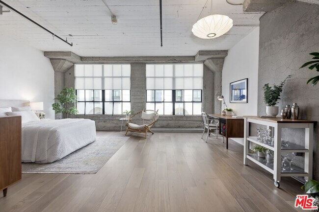 Building Photo - 200 N San Fernando Rd