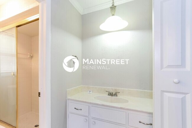 Building Photo - 4 Bedroom Pet-Friendly Home in Brandon, FL...