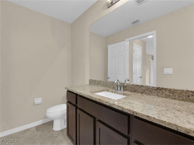 Building Photo - 1700 NE 5th Pl