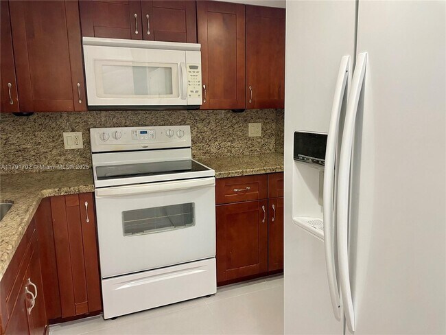 Building Photo - 1035 W 77th St