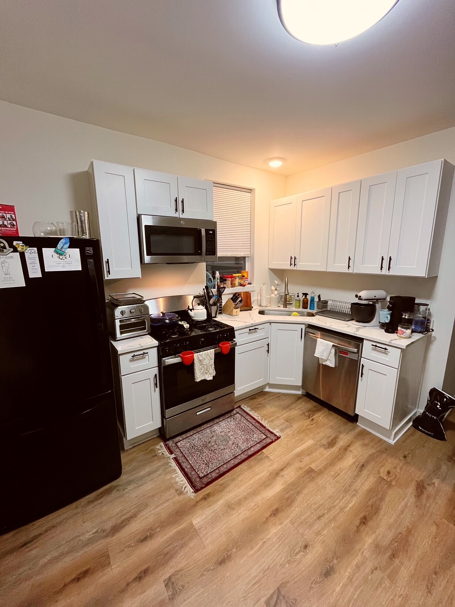 kitchen furnished - 1518 W Augusta Blvd