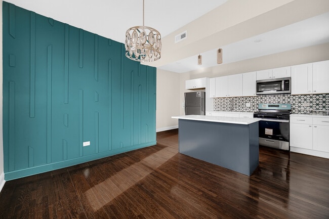 Building Photo - 7011 S Prairie Ave