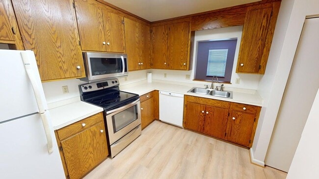 Building Photo - River Run Condo!