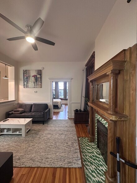 Building Photo - 2329 W Grace St