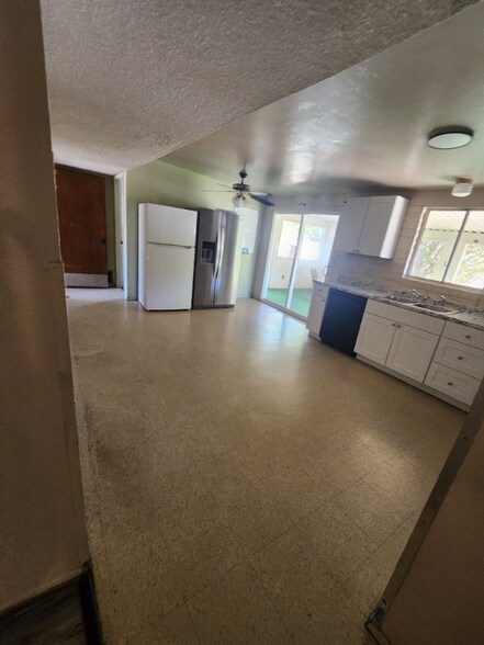 Building Photo - 1575 S Rocky Mountain Dr