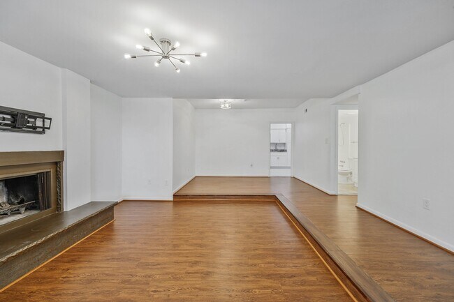 Building Photo - 12883 Cara Dr