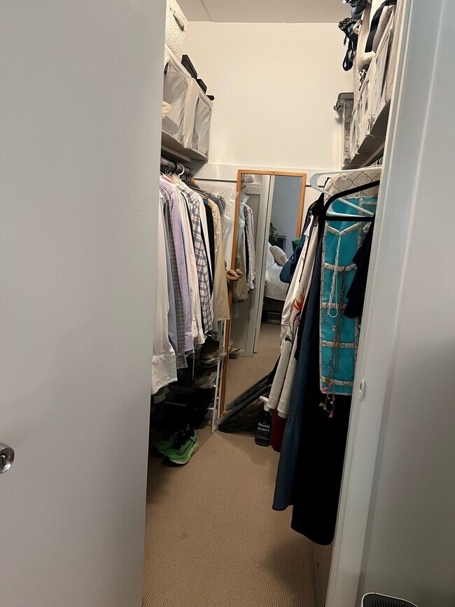 Building Photo - 4800 Chevy Chase Dr