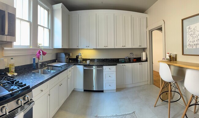 Building Photo - 2706 Soniat St