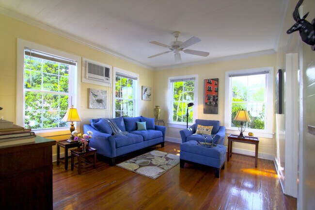 Building Photo - Furnished 1 bedroom 1 Bathroom in Old Town