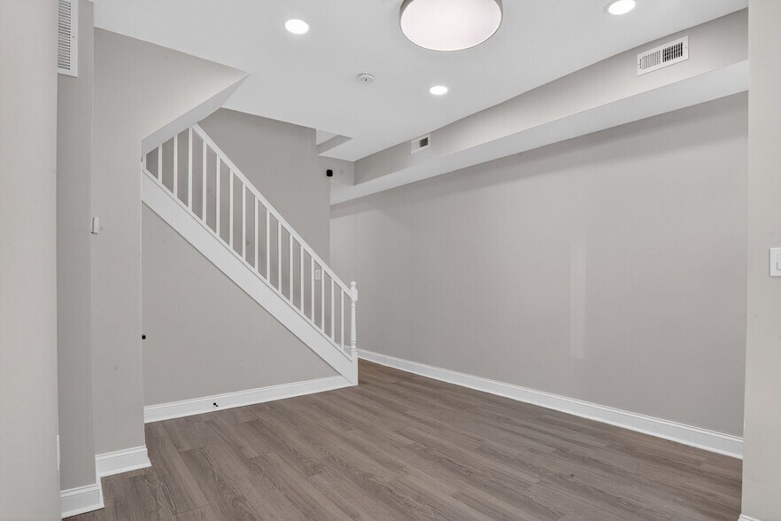 Building Photo - 1106 S Carey St