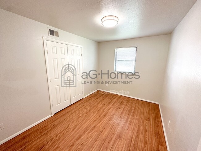 Building Photo - 4722 SE 27th St