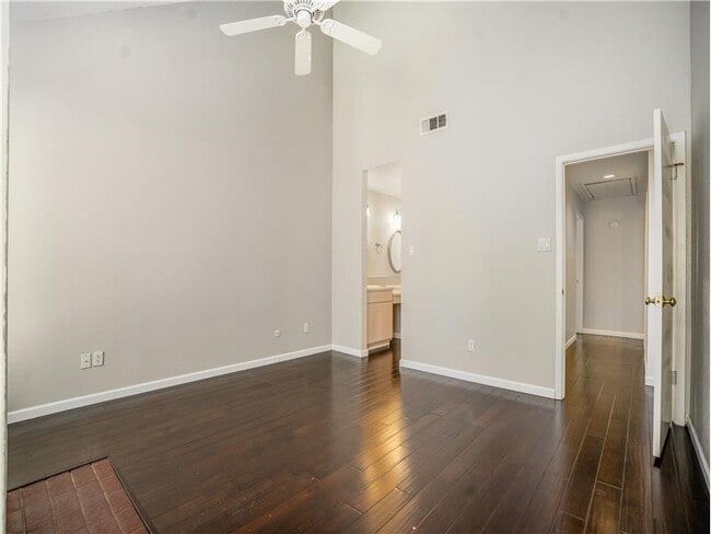 Building Photo - 746 Country Pl Dr