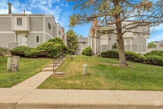 Building Photo - $2,400 - 3 Bed, 1.5 Bath Condo in Aurora w...