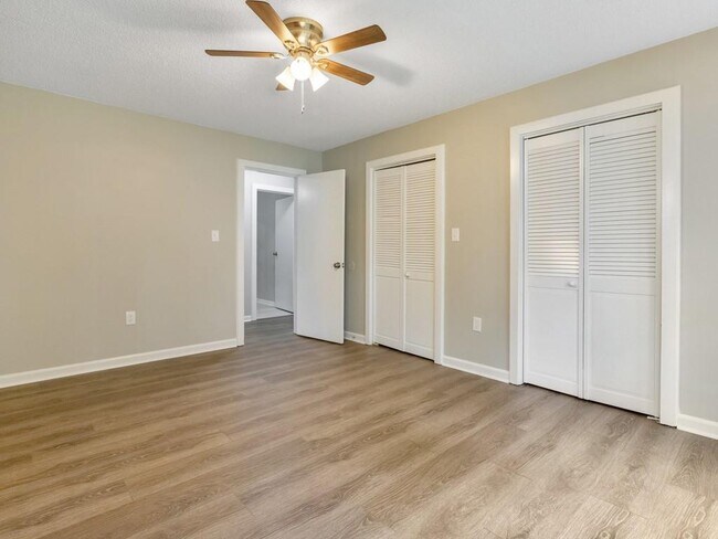 Building Photo - 9138 Clubhouse Dr
