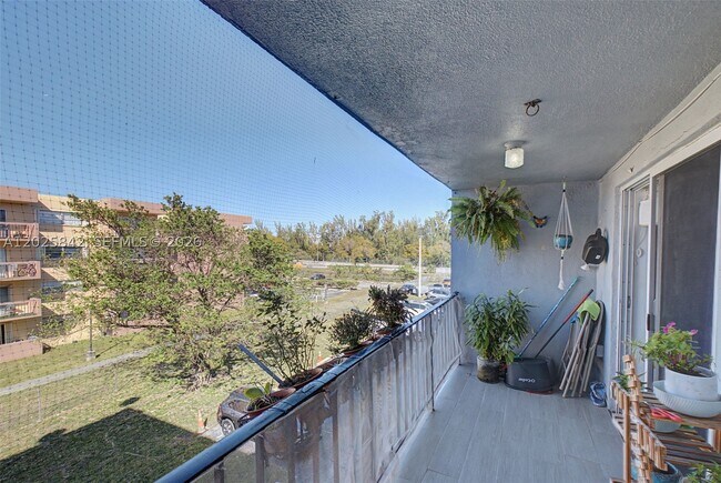 Building Photo - 399 NW 72nd Ave