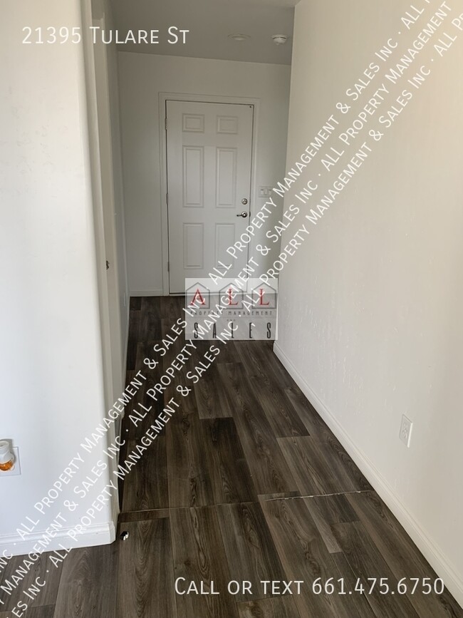 Building Photo - 21395 Tulare St