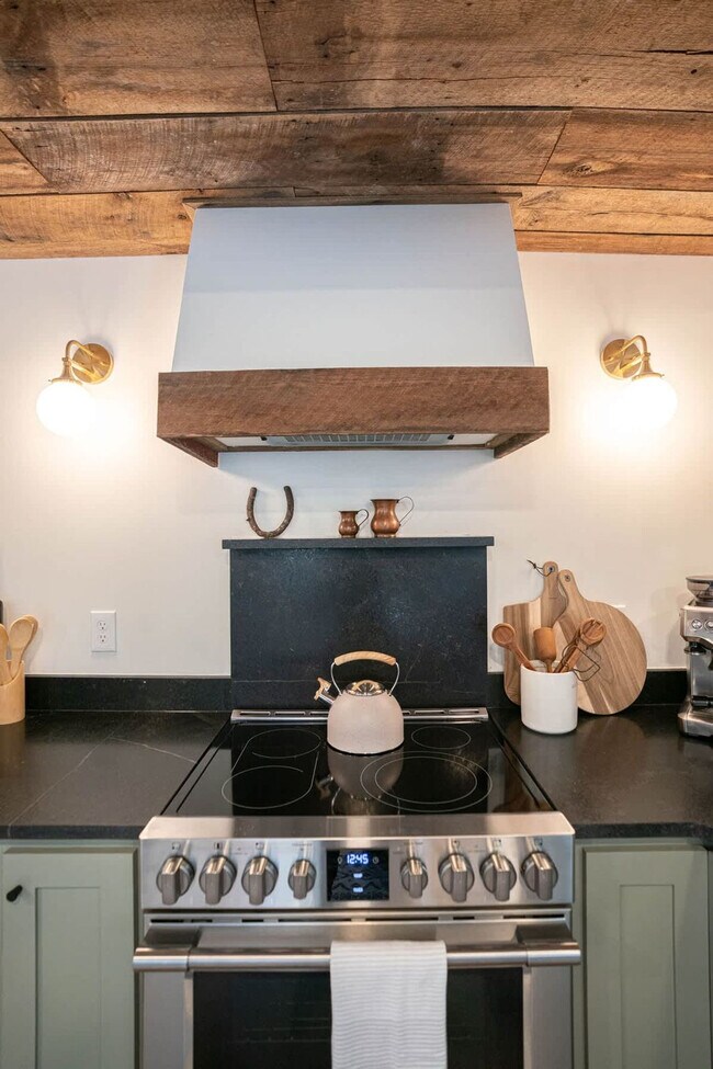 Building Photo - 8442 E McNelly Rd