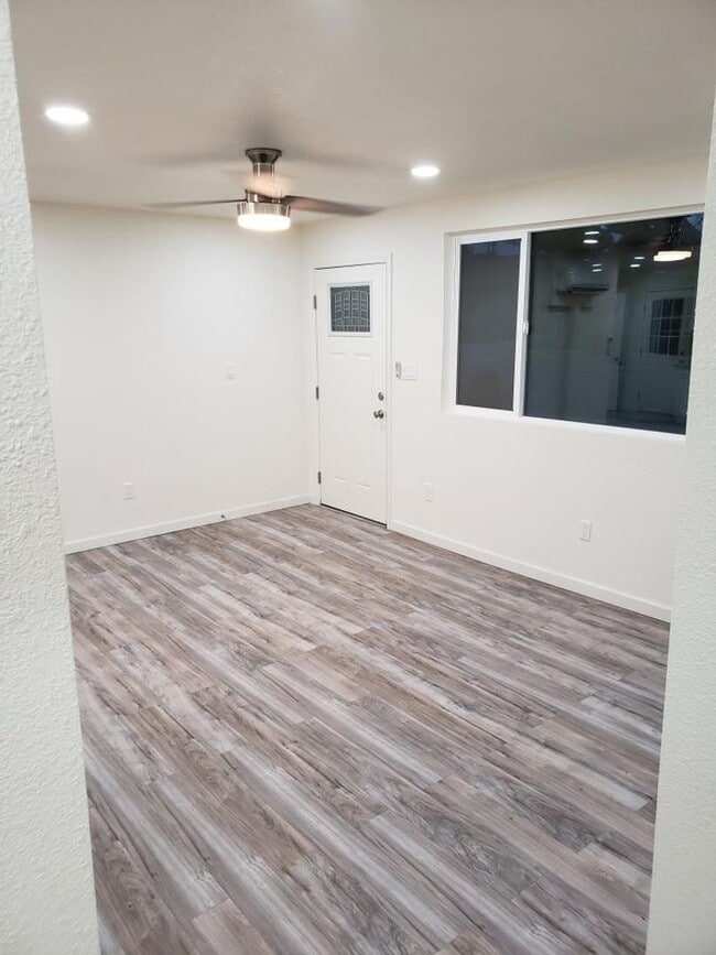 Building Photo - 2412 N Cactus St