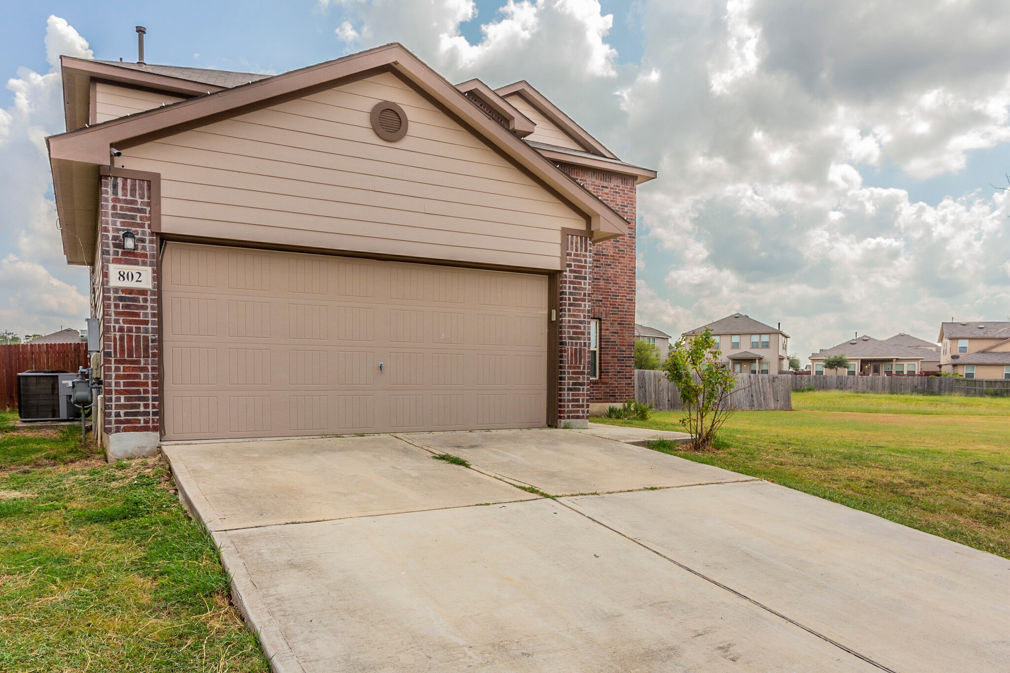 Building Photo - 802 Lee Trevino