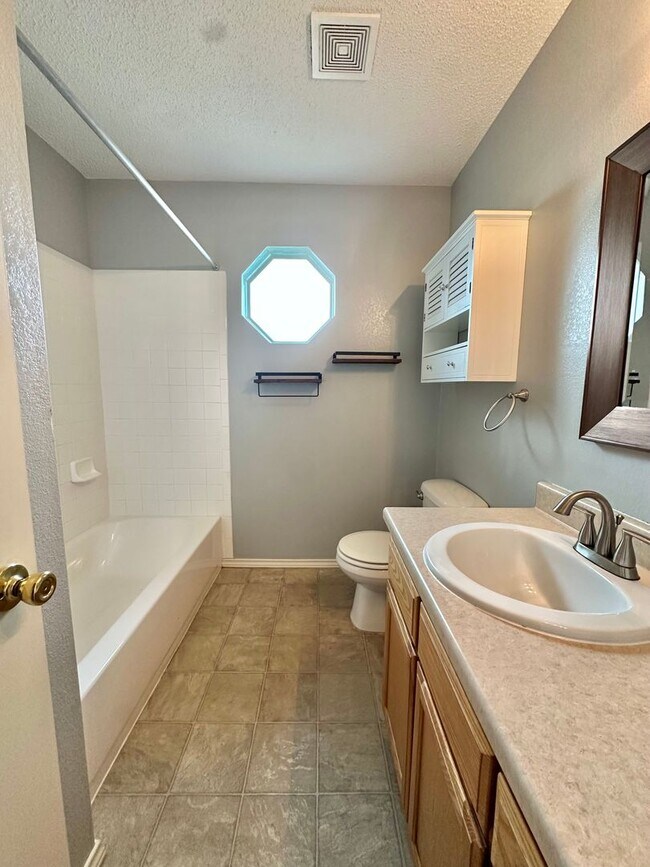 Building Photo - COMING MARCH 2026- 4-Bedroom Home in Paulann w/ Solar Panels!