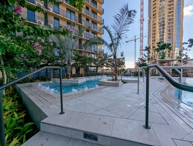Building Photo - Fully Furnished Ocean View luxurious Studio with 1-Parking and storage at 'A'ali'i