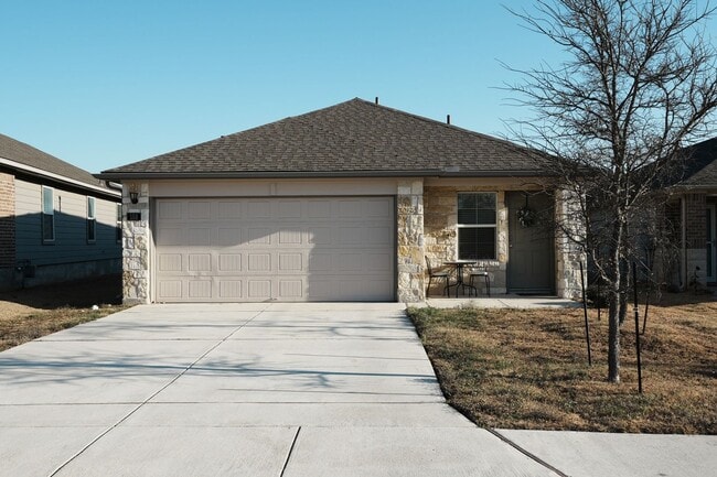 Building Photo - 153 Roanwood Dr