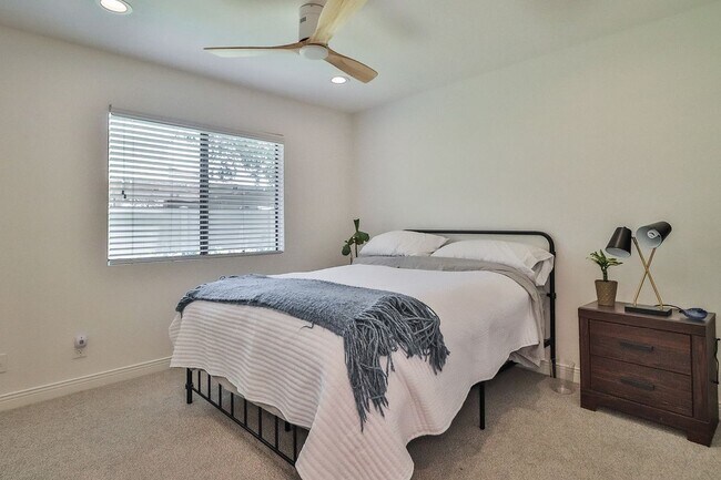 Building Photo - 1243 Clippers Cir