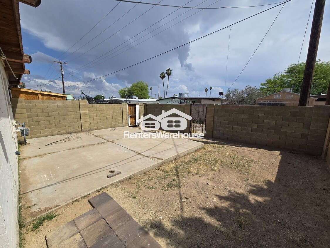 Building Photo - 3735 W Dunlap Ave
