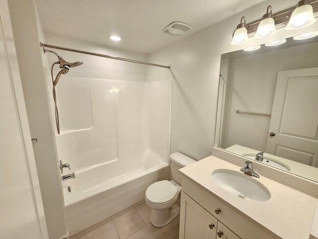 Building Photo - Amazing 4 Bed, 3.5 Daybreak Home with Office