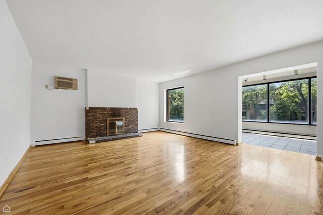 Building Photo - 5229 S Greenwood Ave