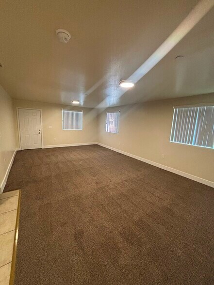 Building Photo - 148 W 79th St