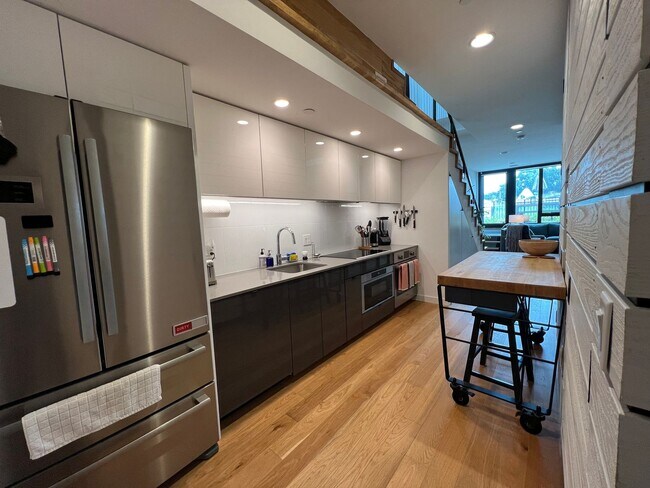 Building Photo - Trendy 1 Bedroom + den in Truxton Circle| Water included!