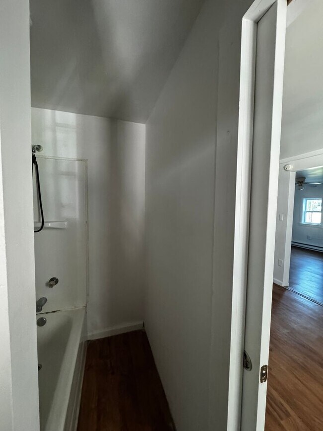 Building Photo - 2438 Mifflin St