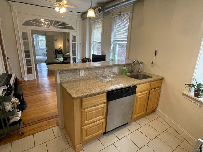 Building Photo - 412 Monroe St