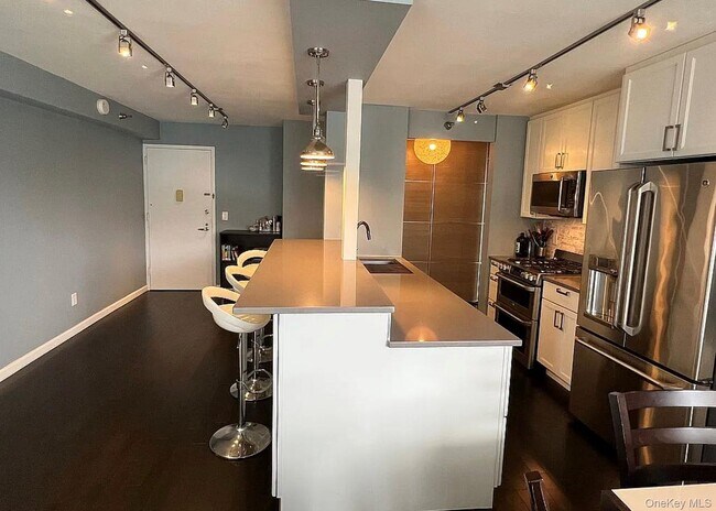 Building Photo - 4-74-74 48th Ave