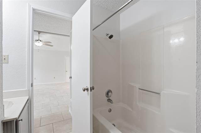 Building Photo - 1122 Hidden Creek Dr