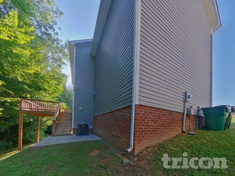 Building Photo - 3046 Willamette Valley Dr