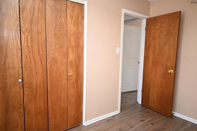 Building Photo - 4 bed 2 bath near SAFB.