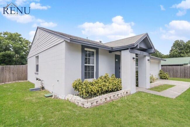 Building Photo - AVAILABLE NOW! $0 APP FEES!