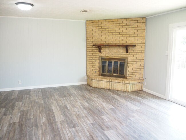 Building Photo - 3 Bed - 2 Bath in Denton