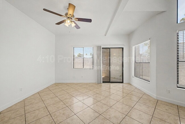Building Photo - 280 S Elizabeth Way